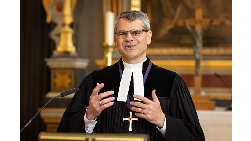 Landesbischof Dr. Oliver Schuegraf betonte in seinem Bericht, den er bei der Landessynode abgab, dass seine Landeskirche bereit für Veränderungen ist.  (Foto: Christian Schwier)