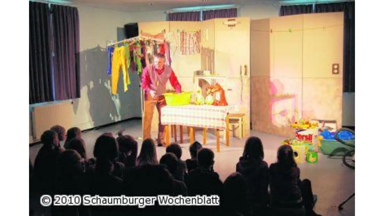 Durch den Bilderrahmen rein in die Geschichte (Foto: ste)