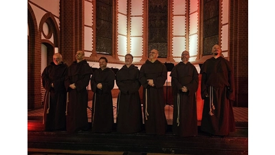 Die Sänger von „Magic Gregorian Night“ treten am Sonnabend, dem 1. November, im Stadthäger Ratskeller auf.  (Foto: Miro Live UG)