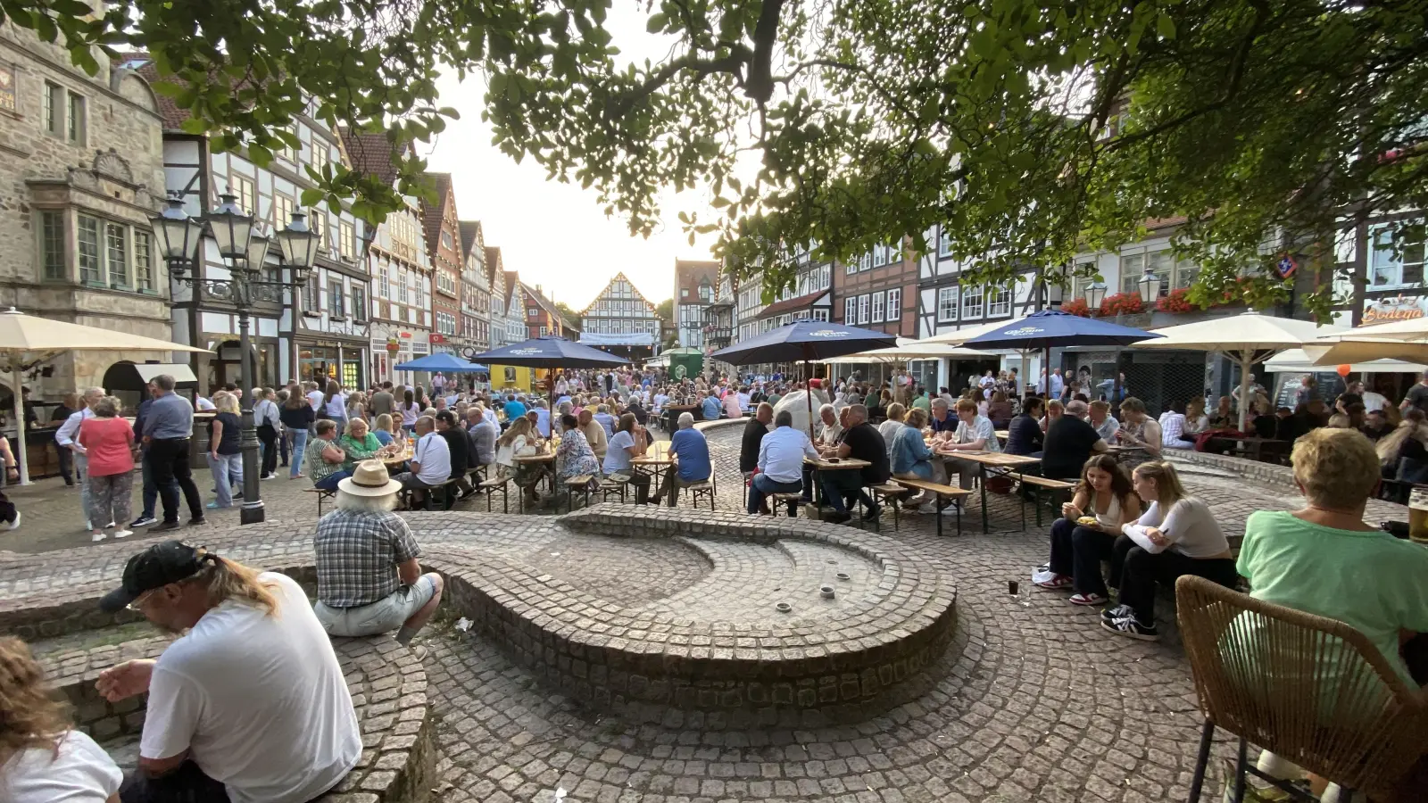 Volles Haus in Rintelns Altstadt beim großen Fest vom 14. bis 16. August. (Foto: ste)