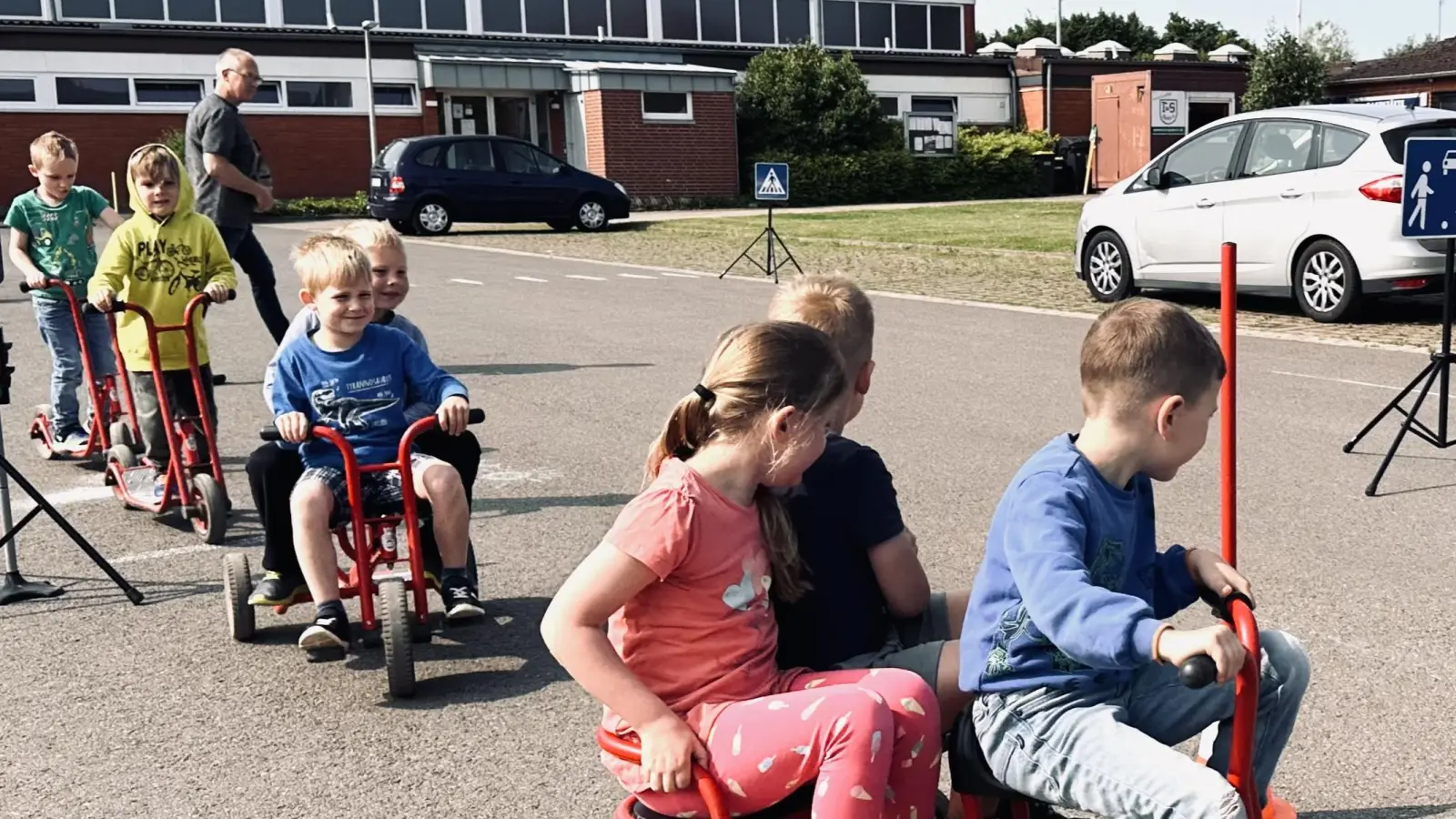 Spielerisch lernen, sich im Verkehr richtig zu bewegen. (Foto: Samtgemeinde Rodenberg)