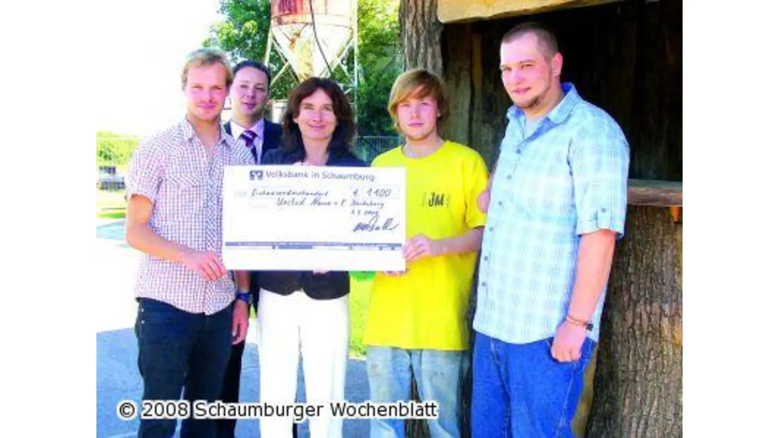 Benefiz Open Air hinter dem Bahnhof (Foto: hb)
