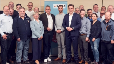 Marcus Becker (Mitte) zwischen Mike Schmidt und Sebastian Lechner, gemeinsam mit den CDU Kandidaten zur Kommunalwahl 2026. (Foto: privat)