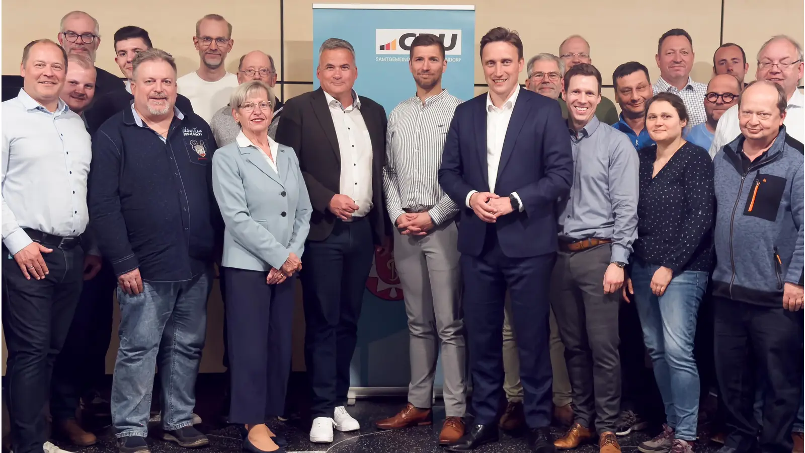 Marcus Becker (Mitte) zwischen Mike Schmidt und Sebastian Lechner, gemeinsam mit den CDU Kandidaten zur Kommunalwahl 2026. (Foto: privat)