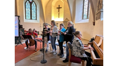 Band am Abend „Unter Frauen im Gespräch“ (von links nach rechts): Tanja Röckemann, Dr. Ilka Niemeyer, Daniela Bokeloh, Ulrike Ritter, Christina Schütz und Thekla Blank. (Foto: Christina Schütz)