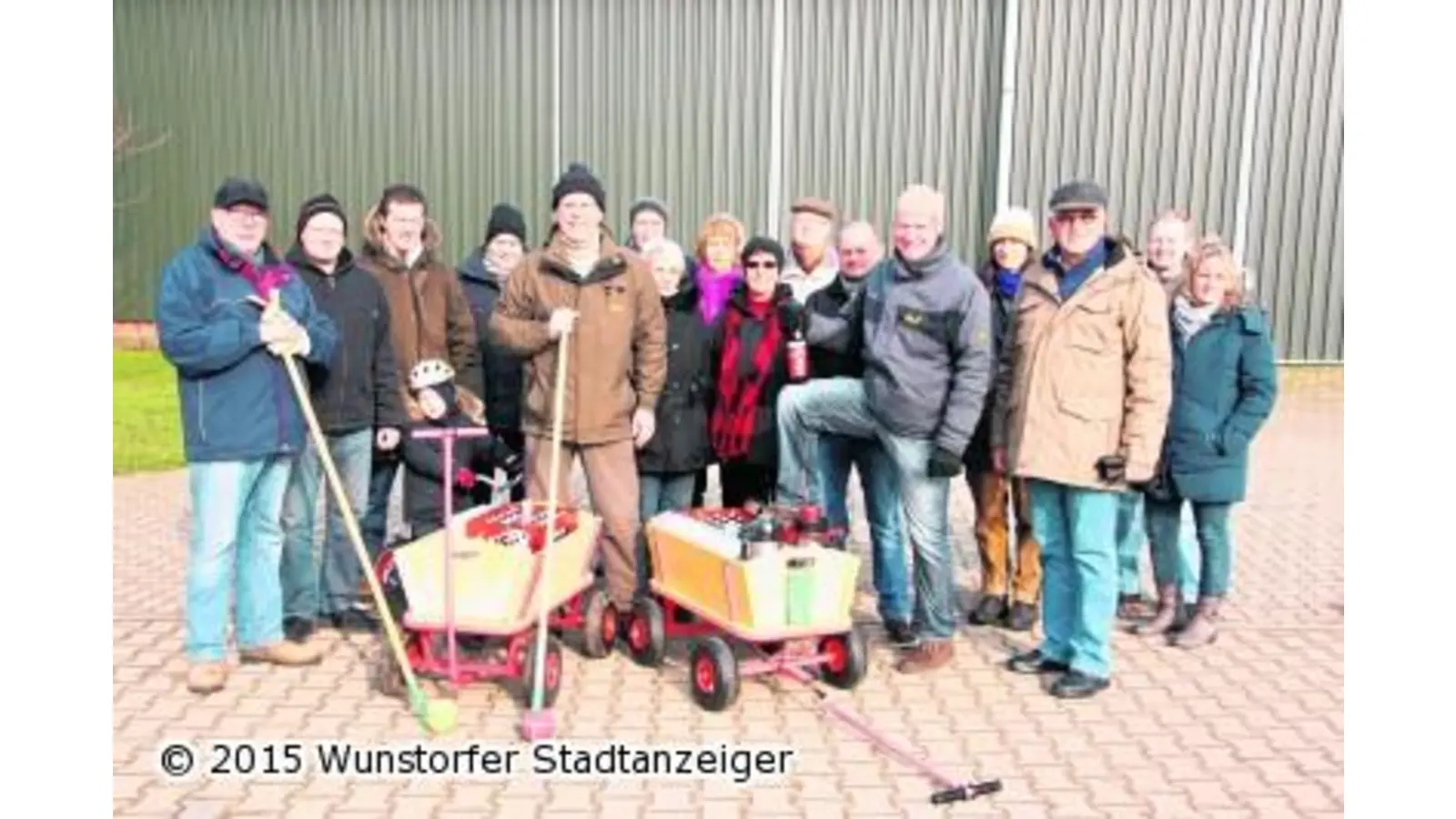 CDU-Mitglieder boßeln sich durch die Feldmark (Foto: gi)