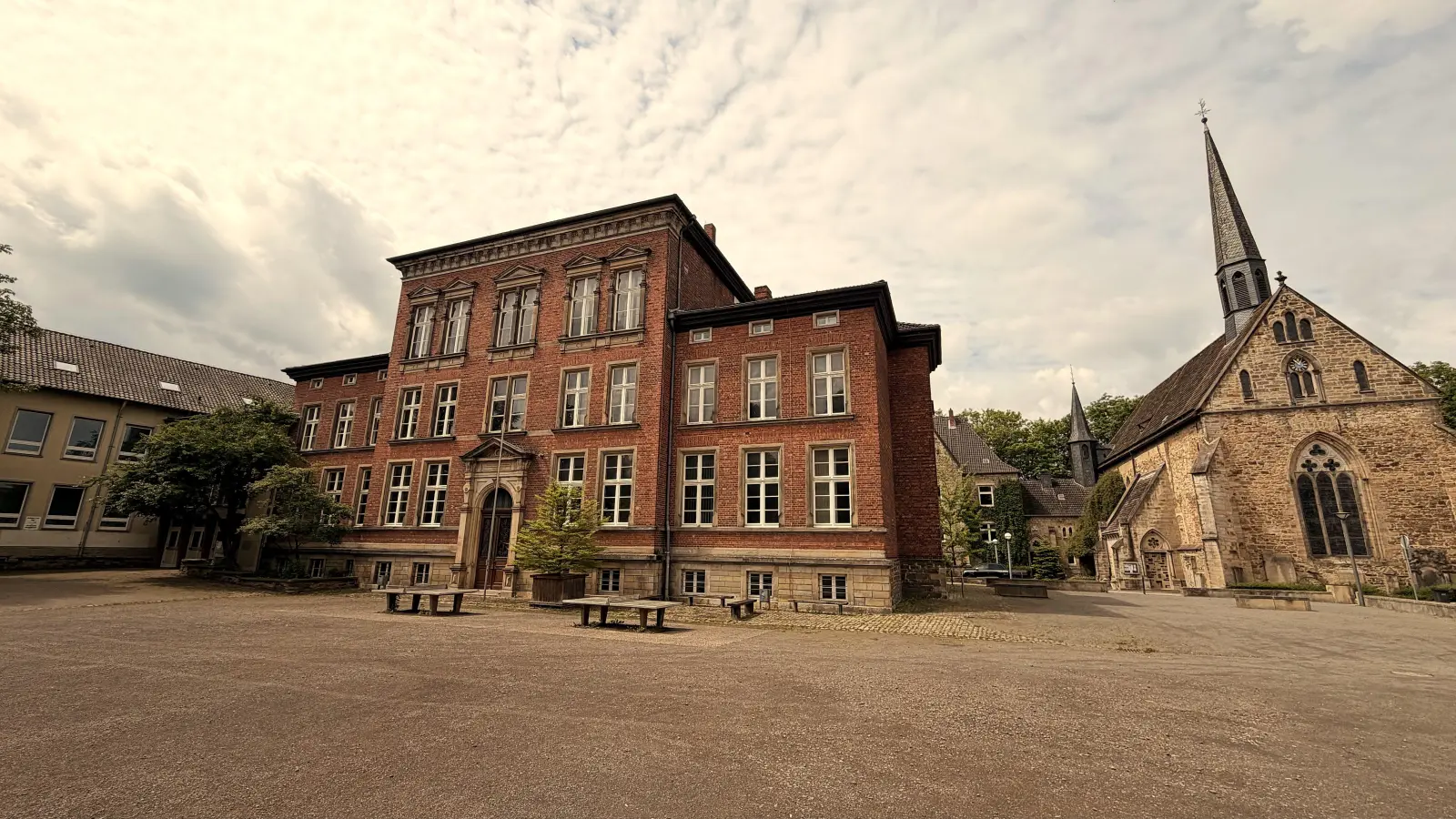 Die ehemalige IGS in der Klosterstraße könnte umgebaut werden für eine Nutzung als Gesundheitsamt und für die Kreisjugendmusikschule. (Foto: ste)