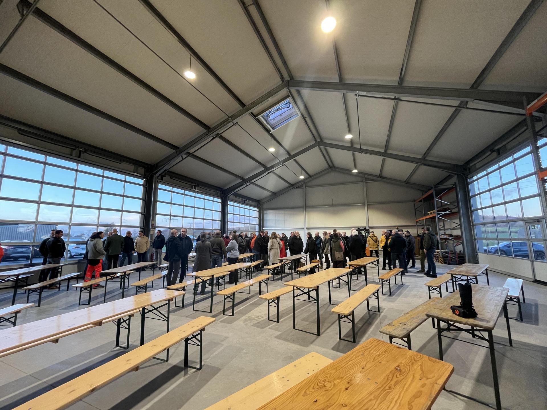 Der neue Baubetriebshof ist eingeweiht worden - mit viel Platz, künftig für die Gerätschaften des Baubetriebshofes. (Foto: nd)