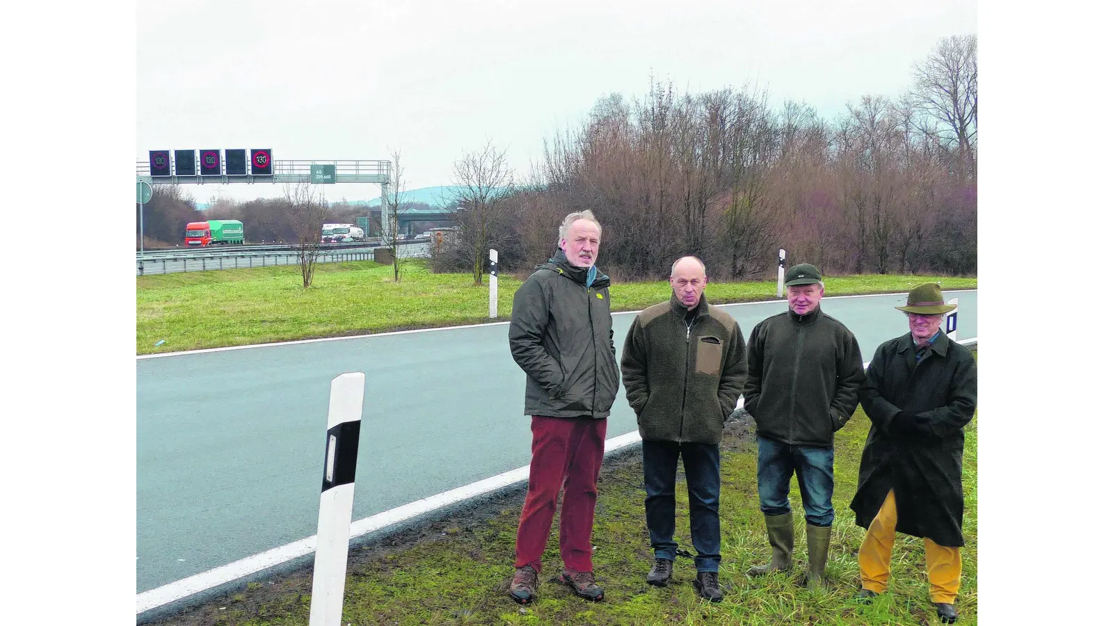 An der Auffahrt leben Mensch und Tier gefährlich (Foto: red)