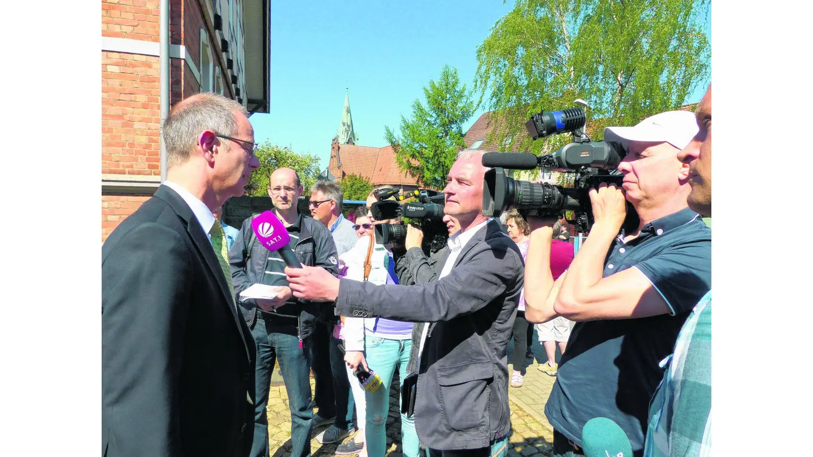 Weitere Klärungsversuche am Tatort (Foto: red)