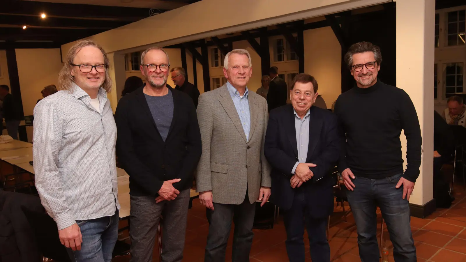 Der neue Vorstand der Werbegemeinschaft (v.li.): Frank Ludowig, Michael Schaer, Bernd Heidorn, Rolf-Axel Eberhardt und Jan Weber. Außerdem gehören Christoph Rüther und Jörn Knop dem Gremium an. (Foto: tau)