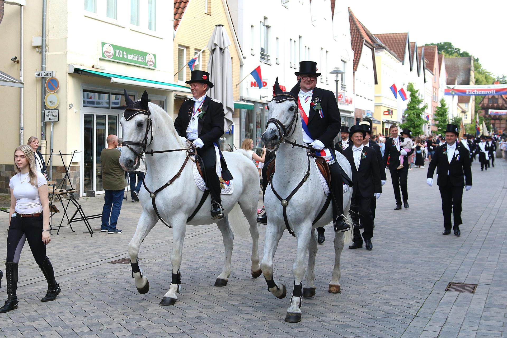 Die Stadthäger haben am Mittwoch den Start des Schützenfestes fröhlich gefeiert.  (Foto: bb)