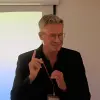 Denn es laufen da draußen ganz viele Rohdiamanten herum und die müssen wir finden und mit Unternehmen vernetzen. Die jungen Leute wissen häufig nicht, wer sie sind, was sie können, was sie wollen und wie sie jemanden erreichen können. Das will ich ändern und freue mich darüber, dass es in Rinteln eine so große Unterstützerschaft für den Berufsweg gibt.”