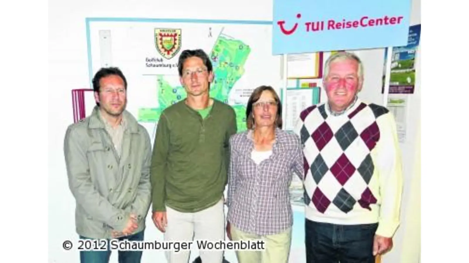 Golfer kämpfen sich tapfer durch den Dauerregen (Foto: ro)