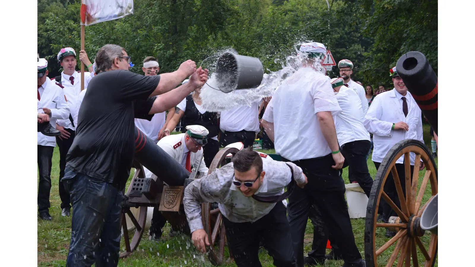Wasserschlacht im Exterfeld. (Foto: ste)