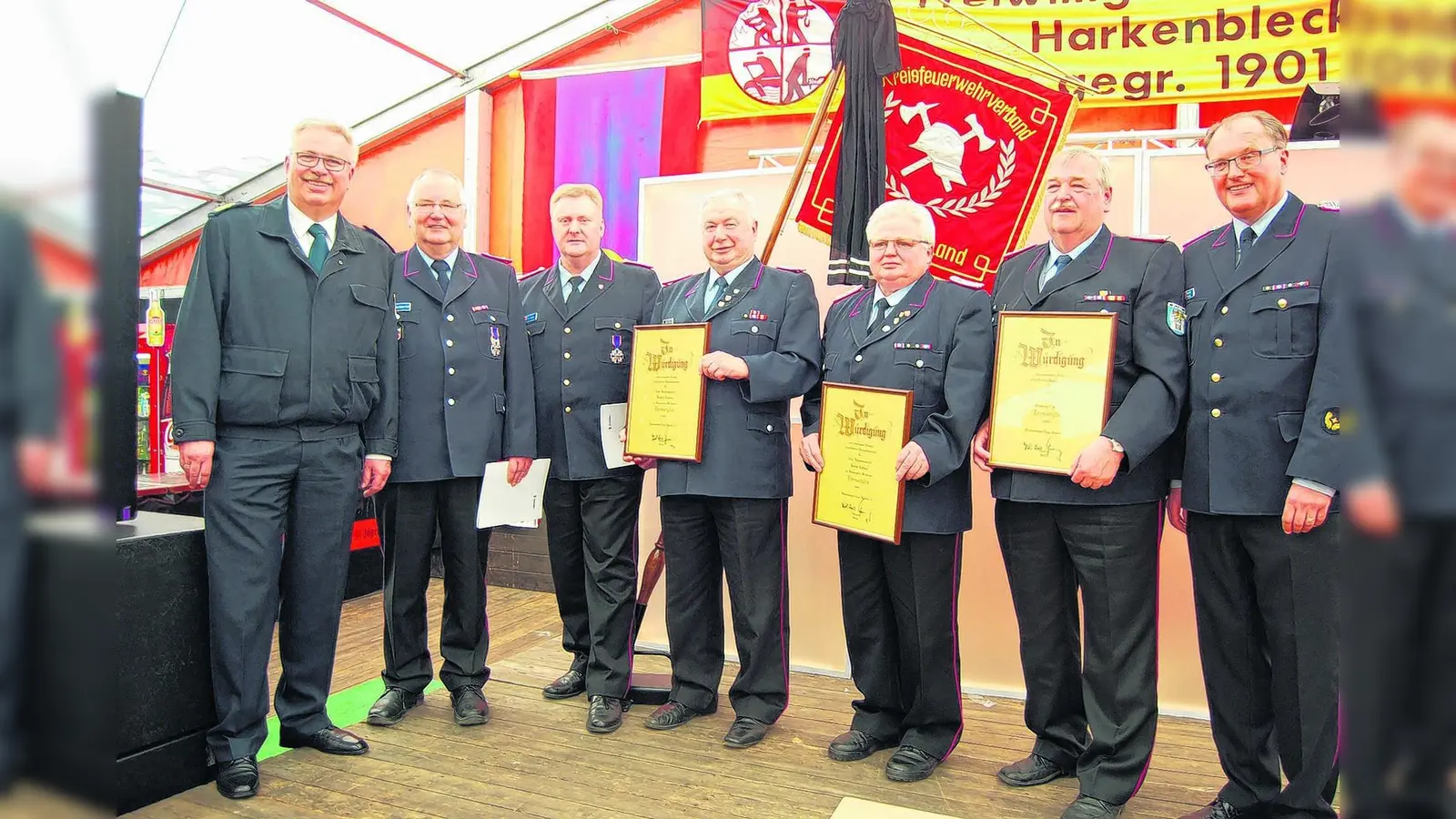 Verdiente Feuerwehrkameraden zu Ehrenmitgliedern ernannt (Foto: gi)