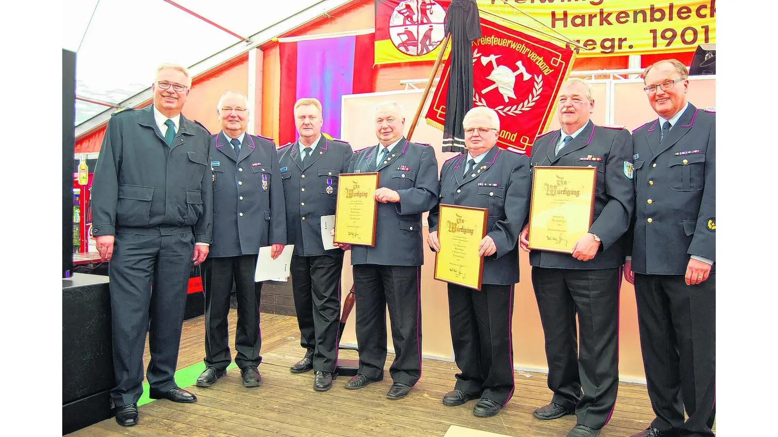 Verdiente Feuerwehrkameraden zu Ehrenmitgliedern ernannt (Foto: gi)