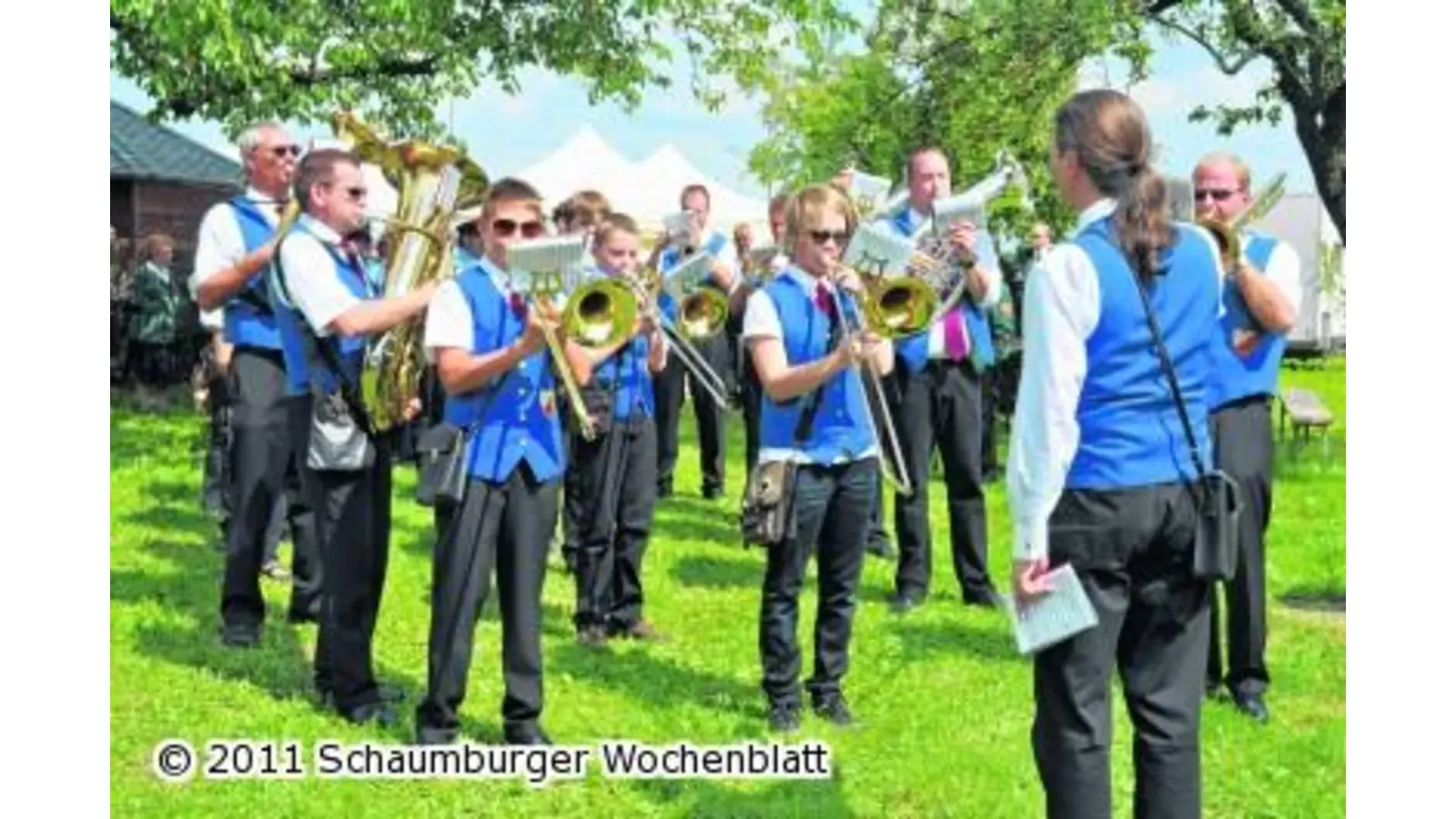 Schützen freuen sich über ein restlos geplündertes Kuchenbuffet (Foto: red)