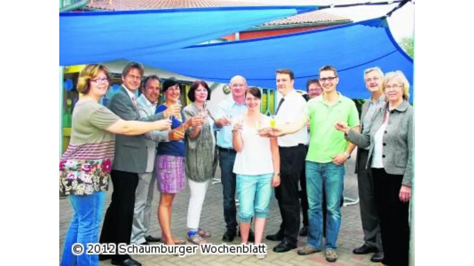 Das große Sonnensegel ist jetzt auf Spannung (Foto: hb)