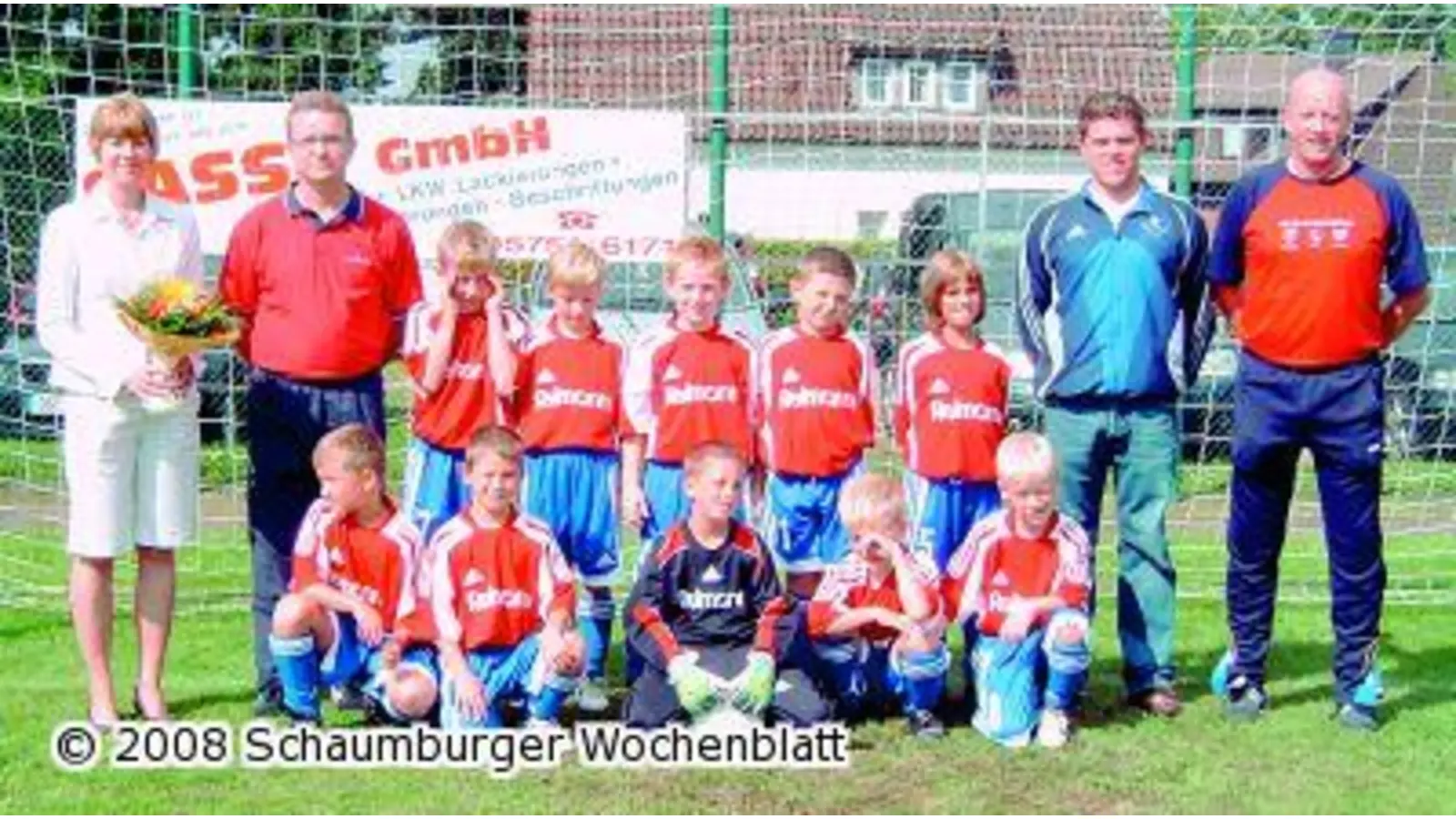 Neue Trikots für die F-1-Junioren der SG Blau-Rot-Weiß (Foto: ste)