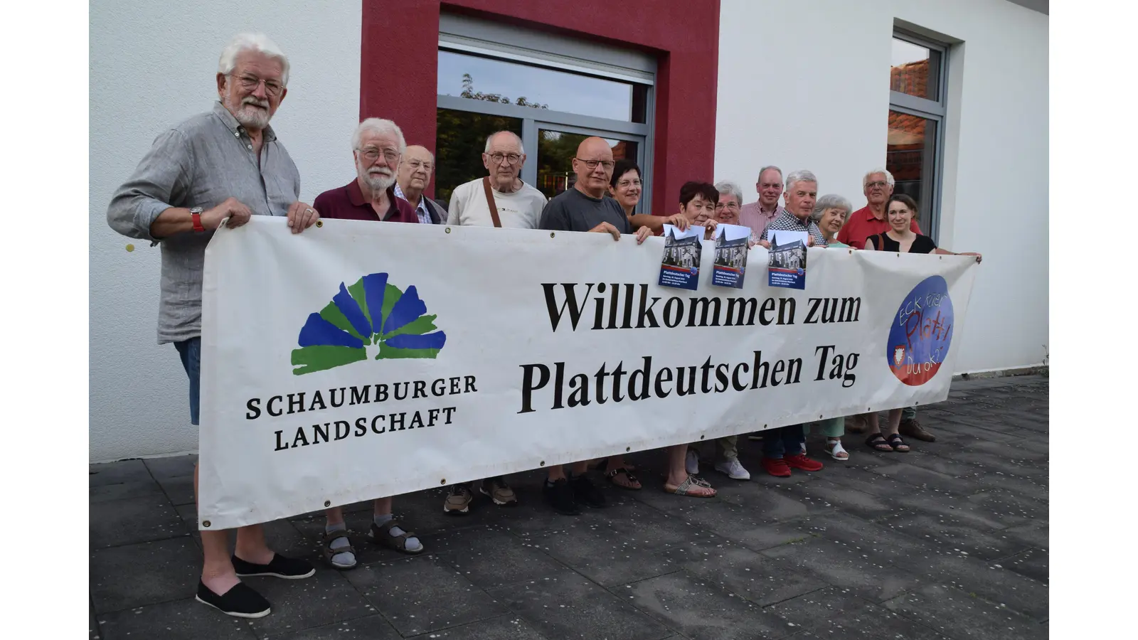 Ein kleiner Teil des Teams um Hartmut Ahrens (2.v.re.) (Foto: ab)