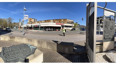 Die Volksbank-Filialen Süd und Nord ziehen nach Fertigstellung des Brückentors in den Komplex. Die Filiale Nord bleibt als SB-Stelle erhalten.  (Foto: ste)