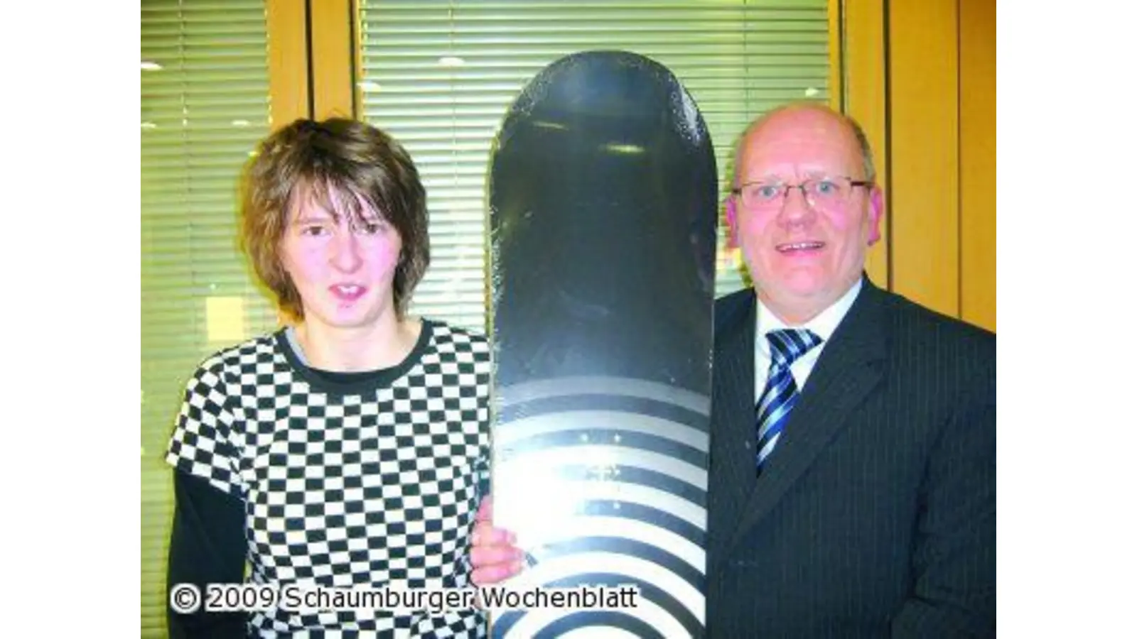 Volksbank-Kundin gewinnt hochwertiges Snowboard (Foto: ste)