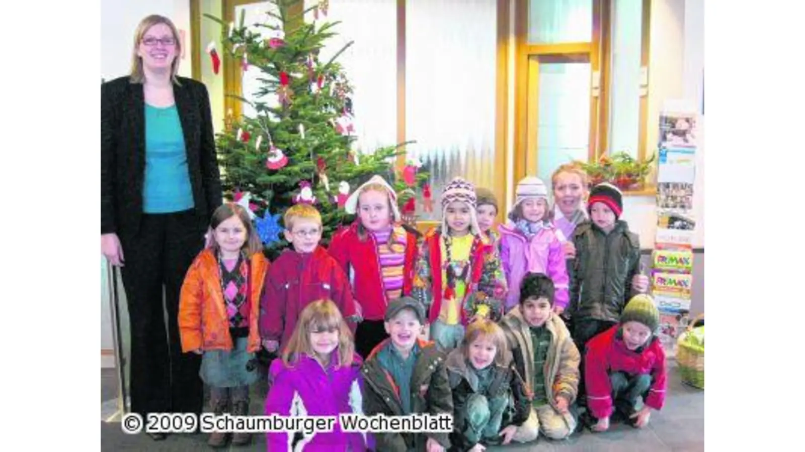 Kinderkunst in der Schalterhalle (Foto: pd)