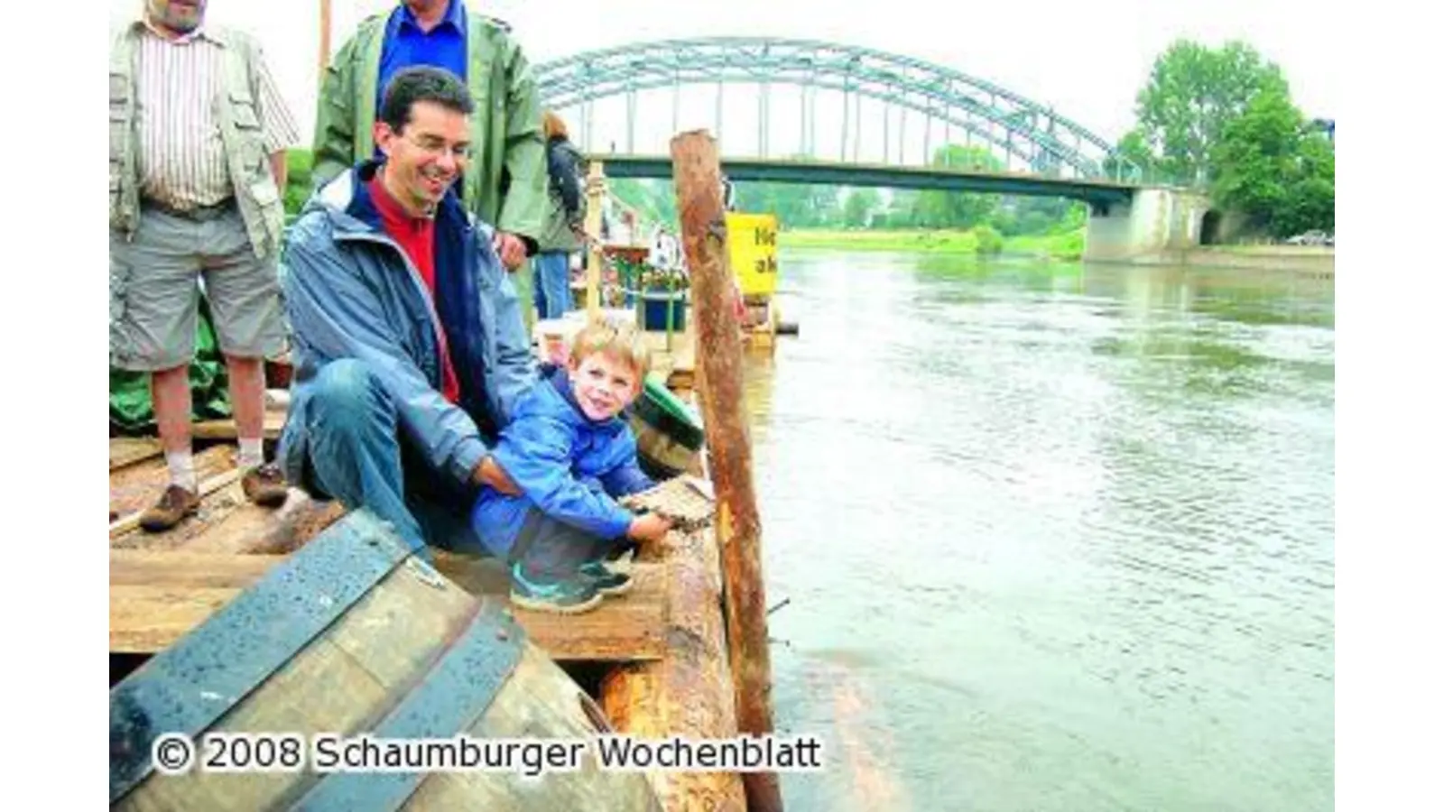 100-Tonnen-Koloss am Weserufer (Foto: ste)