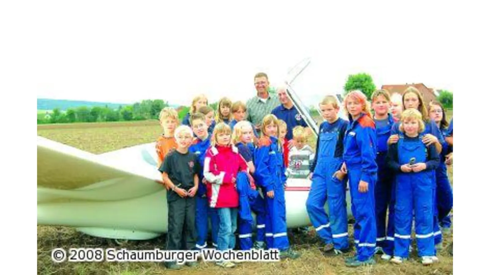 Außenlandung eines Segelflugzeugs bereichert Jugendwehrjubiläum (Foto: ste)