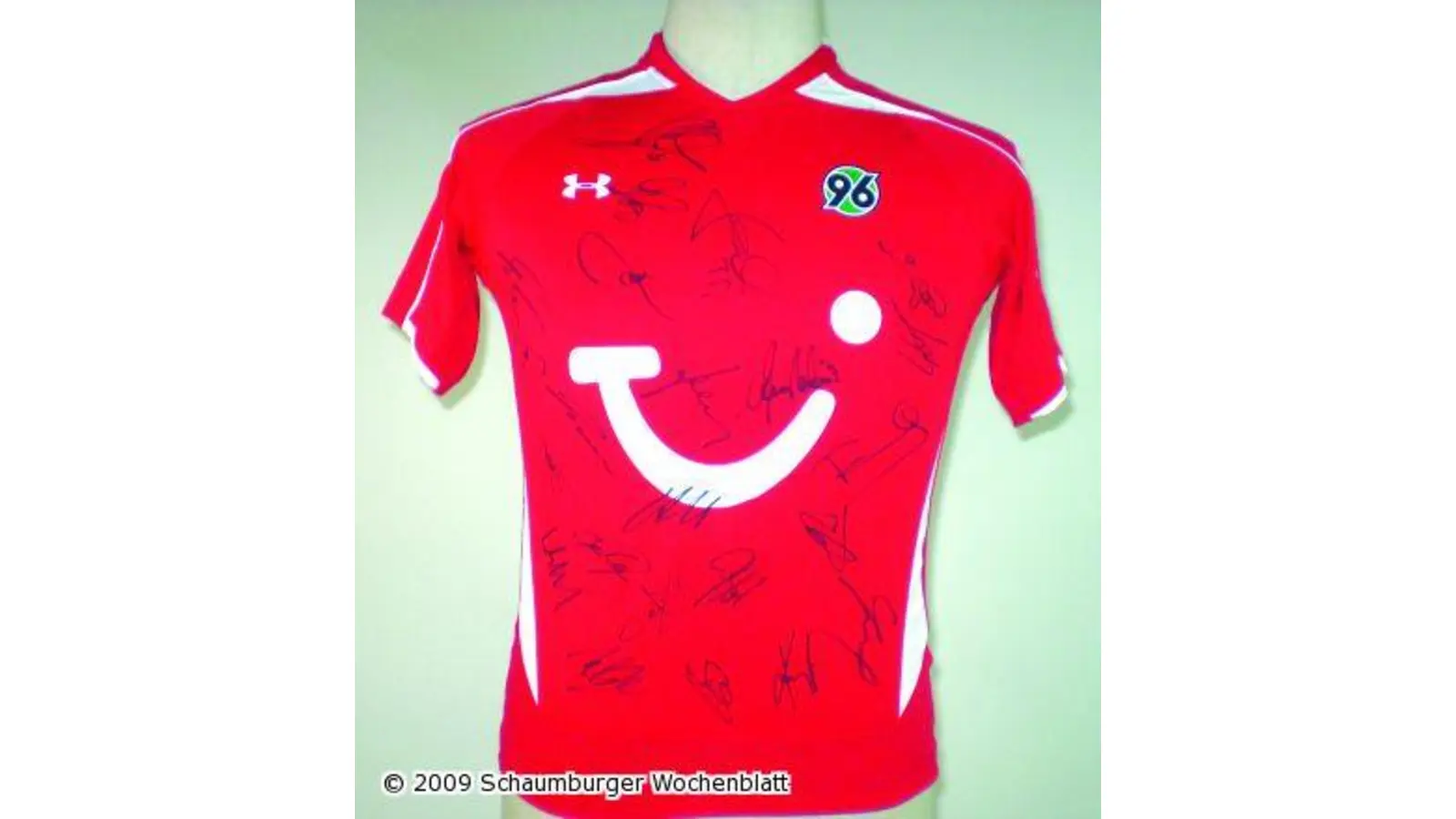 Trikots mit allen Unterschriften (Foto: ro)