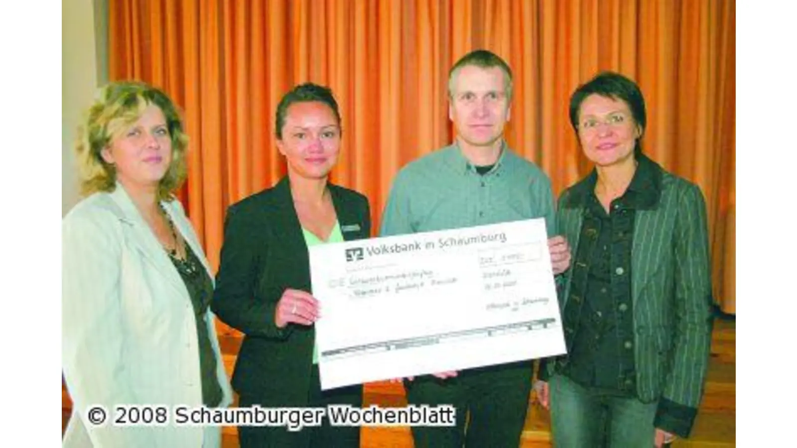 Grundschüler freuen sich über neue Beschallungsanlage (Foto: bb)