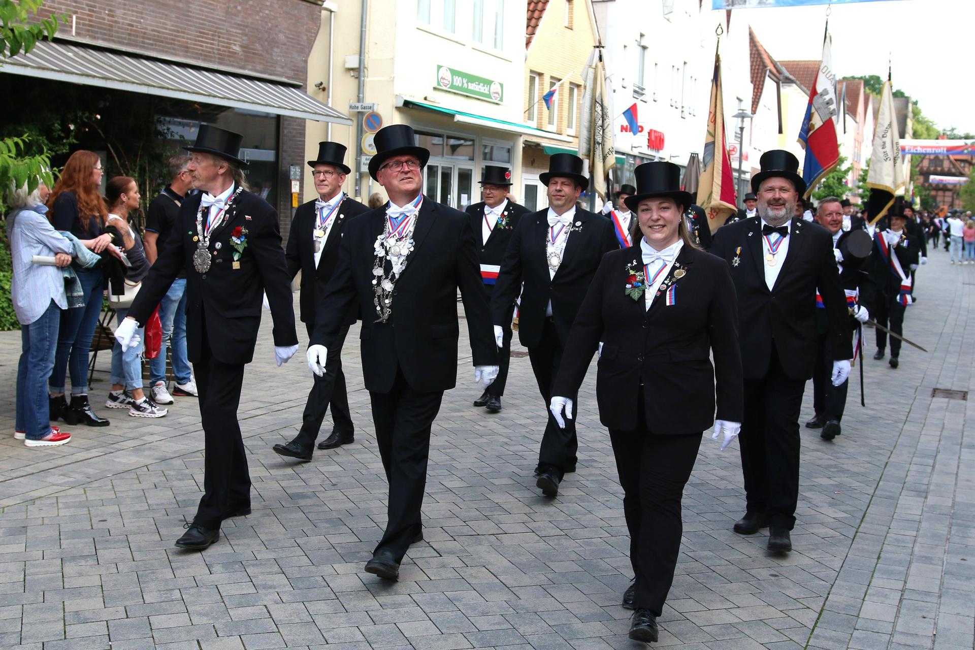 Die Stadthäger haben am Mittwoch den Start des Schützenfestes fröhlich gefeiert.  (Foto: bb)