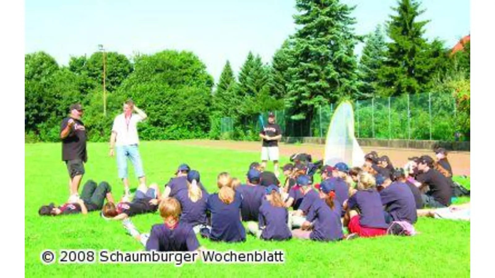 70 Kinder lernen Baseball (Foto: red)