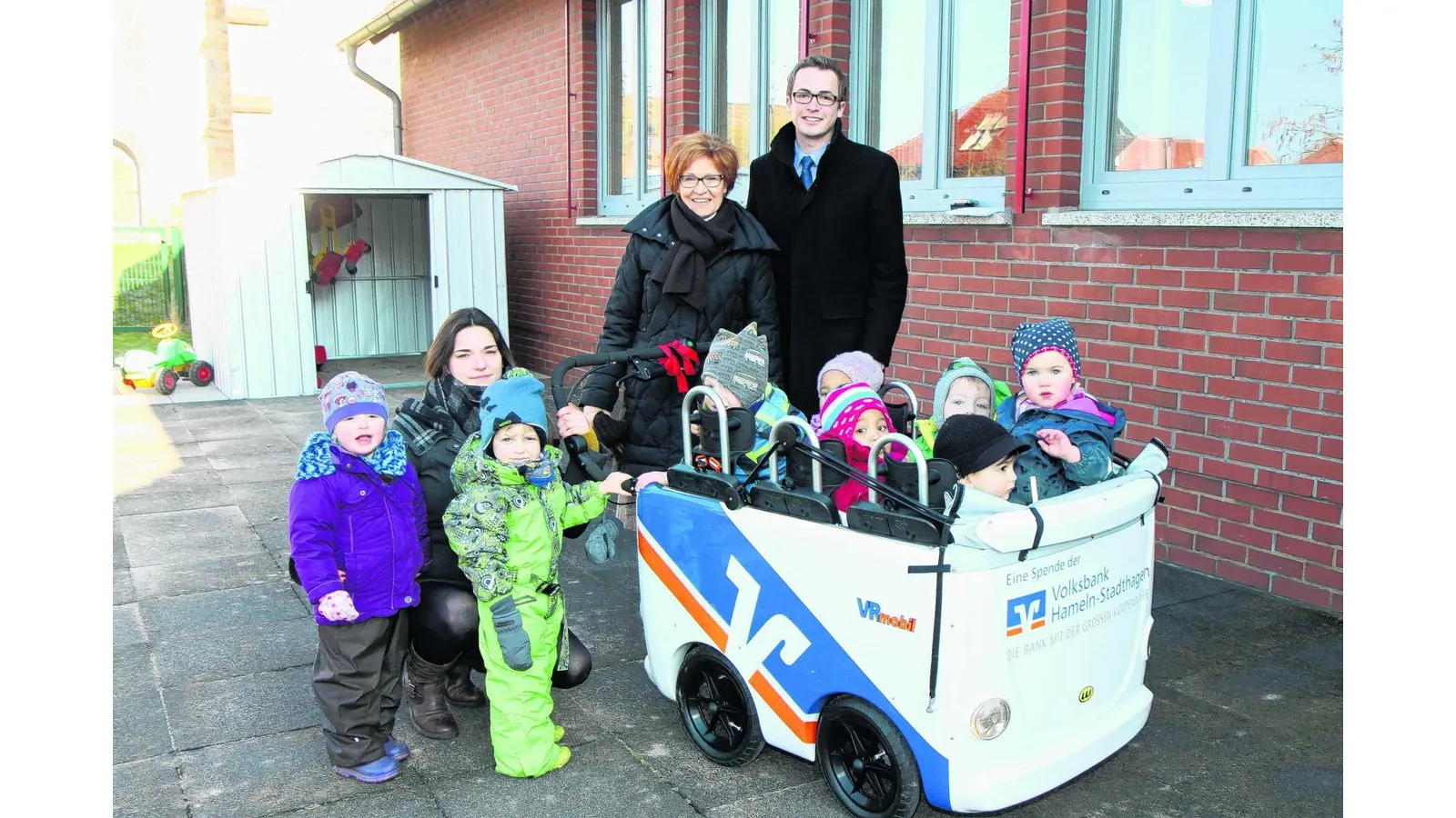 Die Schneckengruppe steigt in den Bus (Foto: bb)