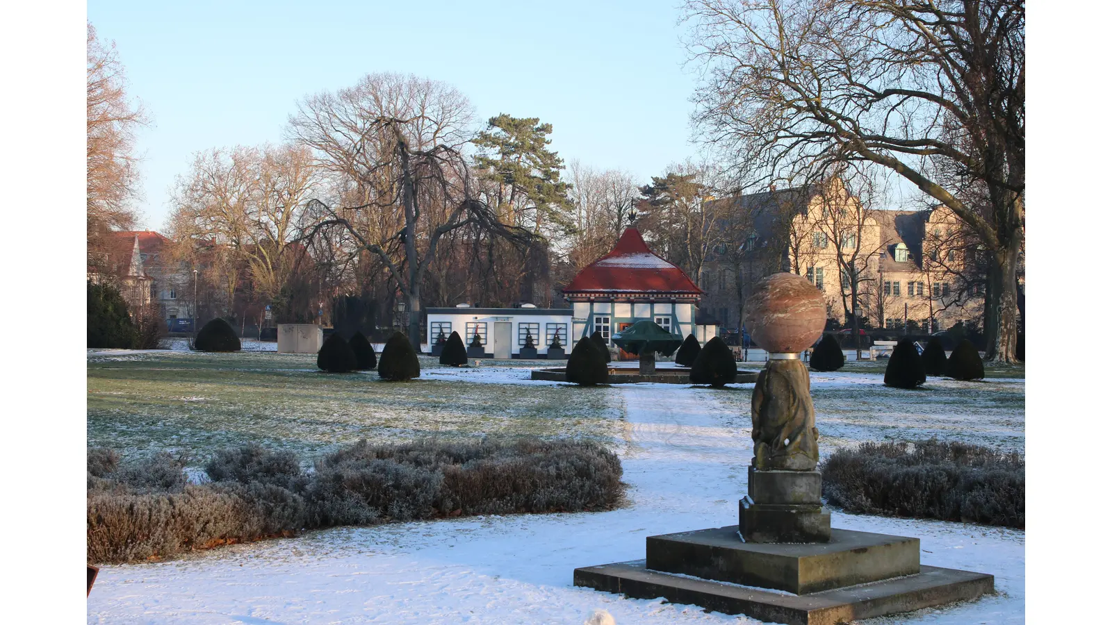 Ungewissheit besteht über den weiteren Betrieb des Schlossgartencafés im Lusthaus. Toni Ahn-Bosch kündigt den Pachtvertrag auf Ende Februar, die Stadt sucht einen Nachfolger. (Foto: cm)