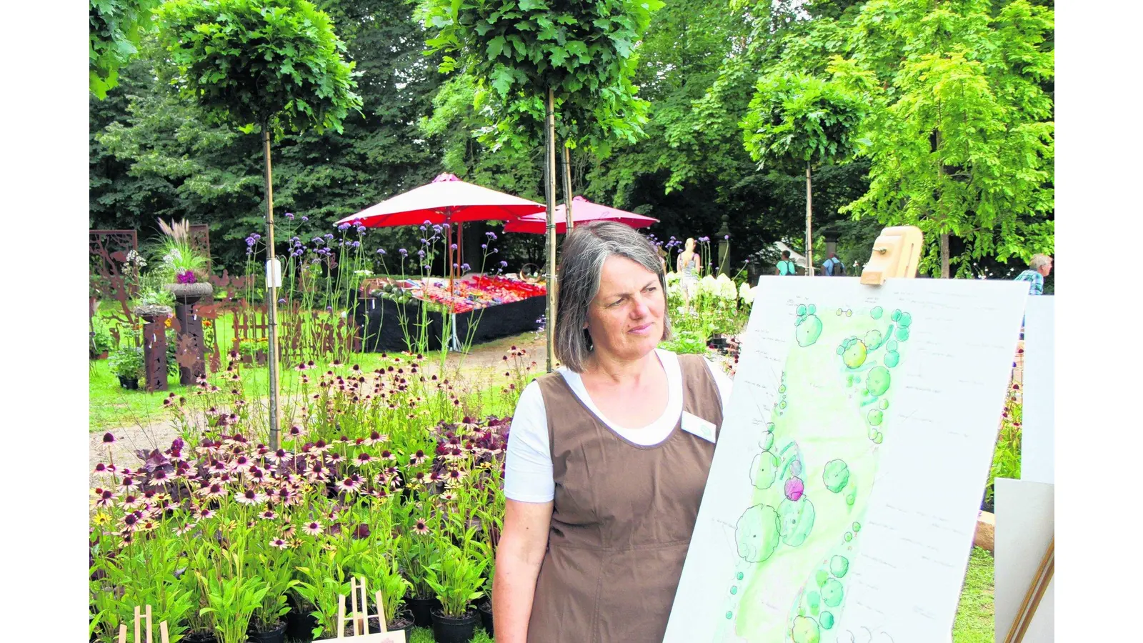 Besucher lassen sich im historischen Park inspirieren (Foto: bb)