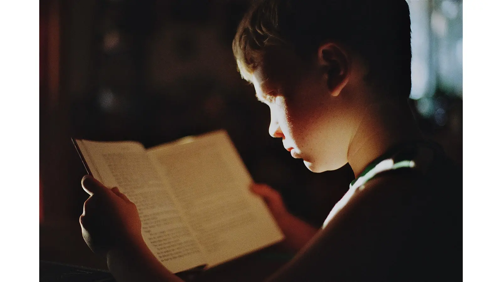 Viele Schüler tun sich heute mit dem Lesen schwer, Lesepaten können hier wichtige Unterstützung leisten. (Foto: pixabay von Sabrina Eikhoff)