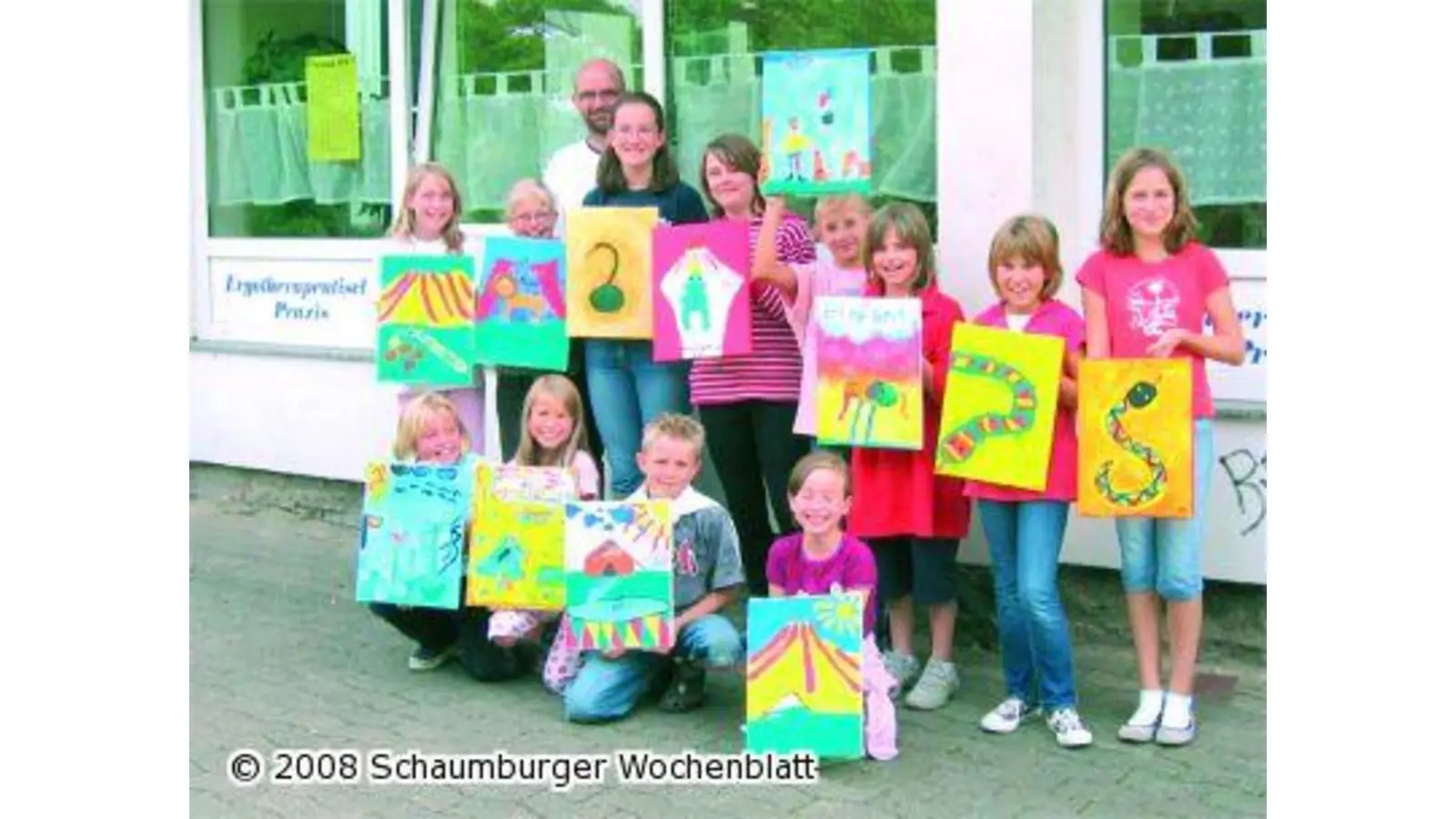 Kinder malen auf Leinwand (Foto: red)