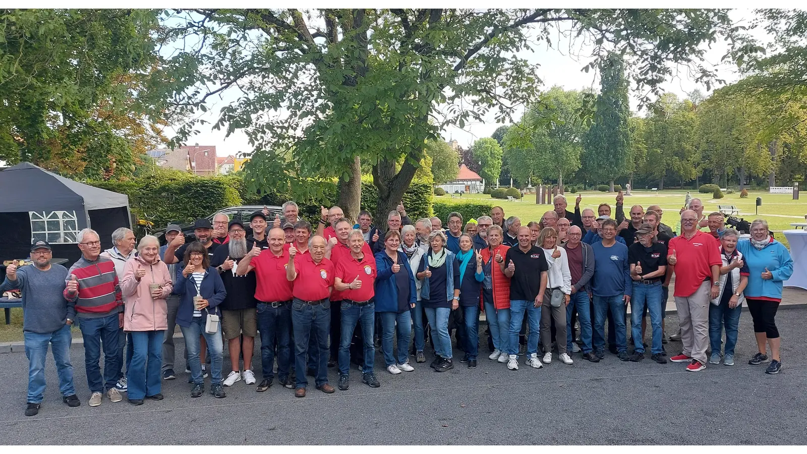 Zwölf Mannschaften starteten im Schlossgarten auf den Boulebahnen. (Foto: privat)