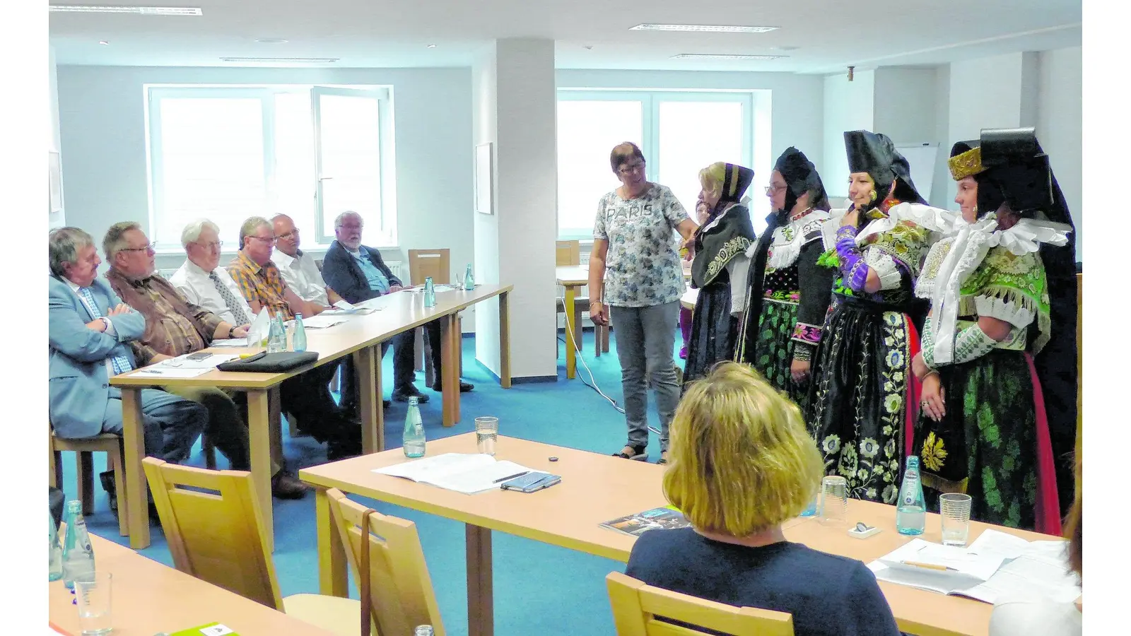 Ein dickes Heft nennt 65 Projekte (Foto: al)