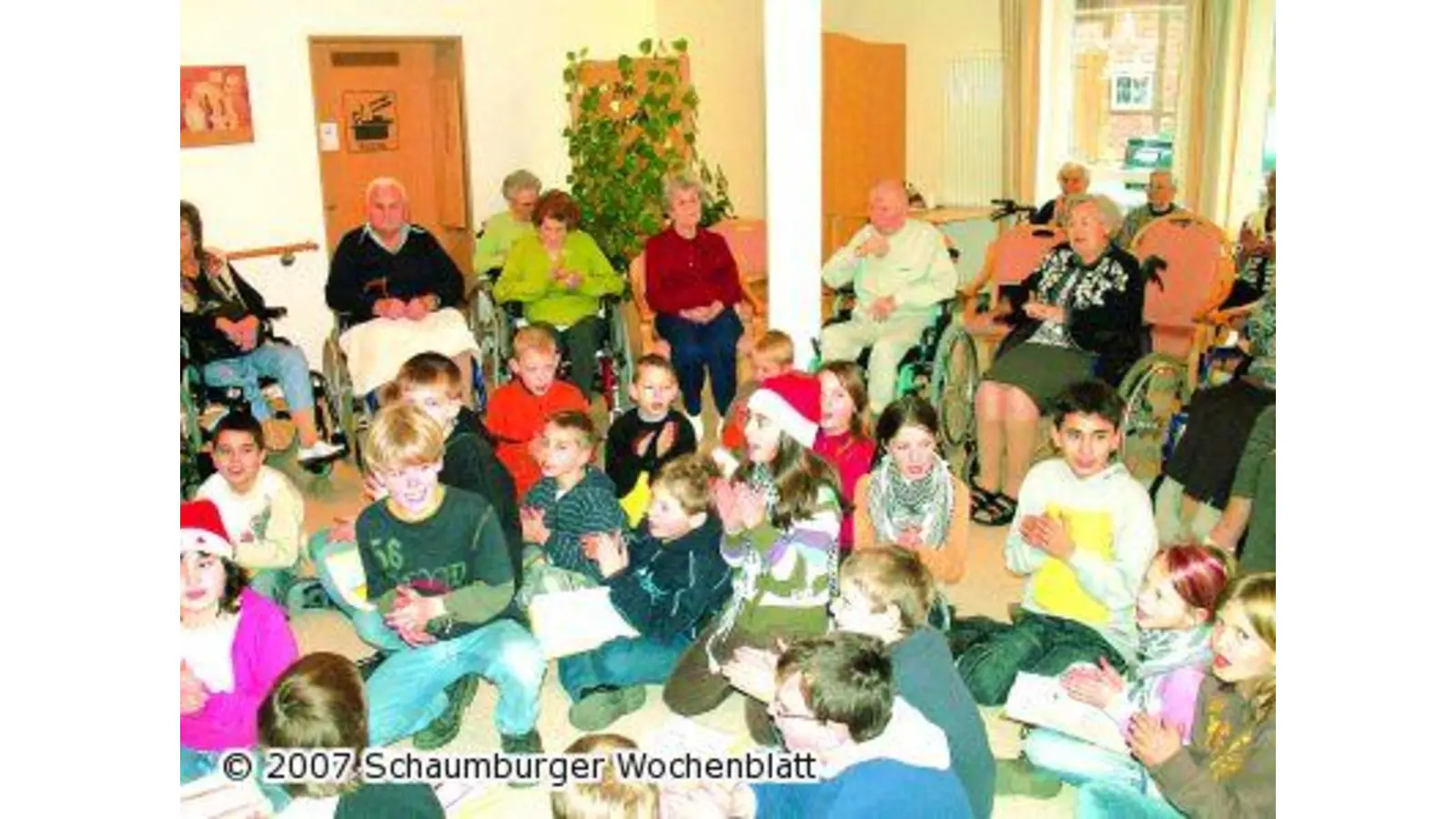 Grundschulkinder sorgen für Stimmung (Foto: mk)