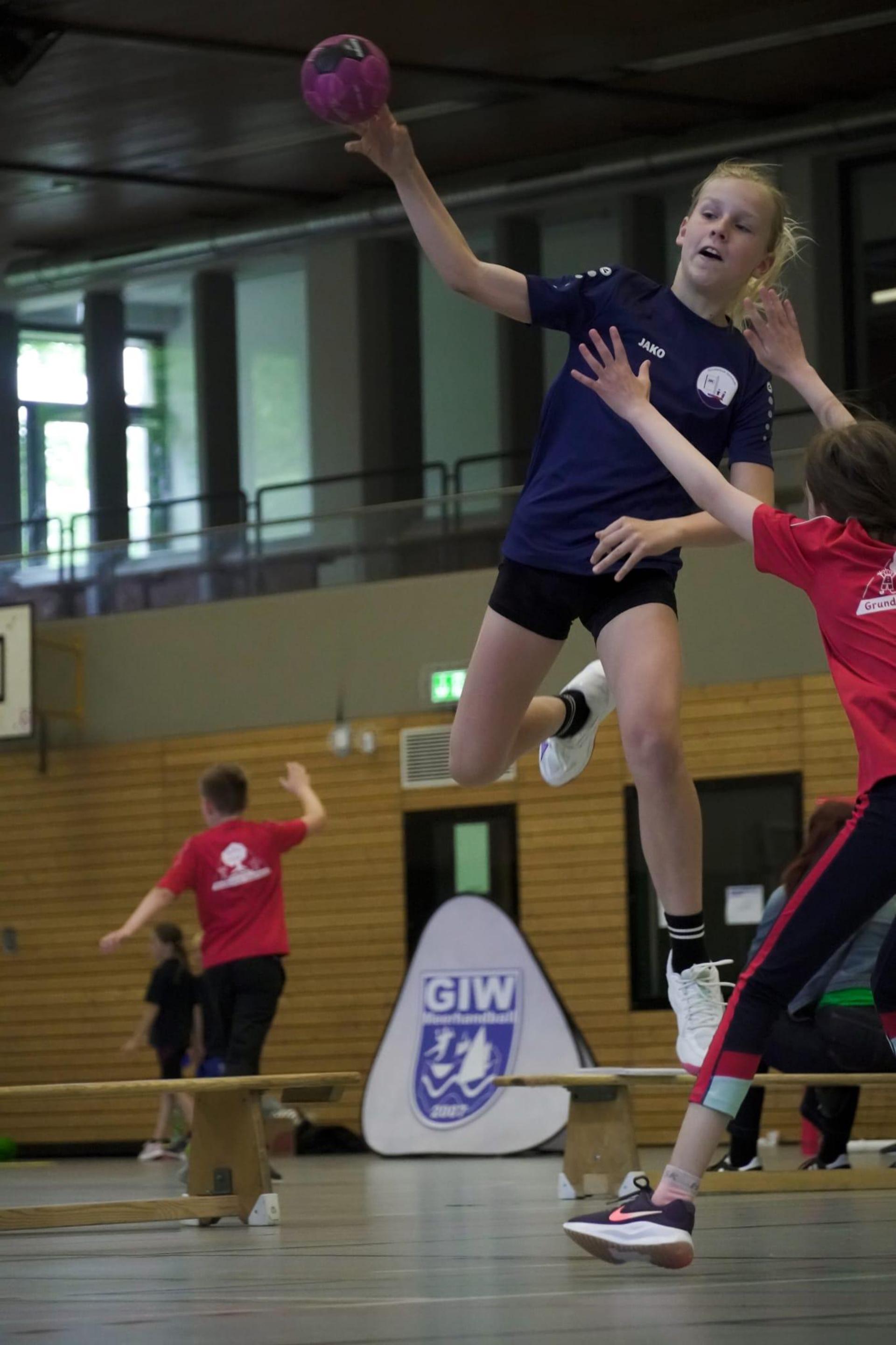 Spannende Spiele: Das Handballspielfest der Grundschulen 2025. (Foto: privat)
