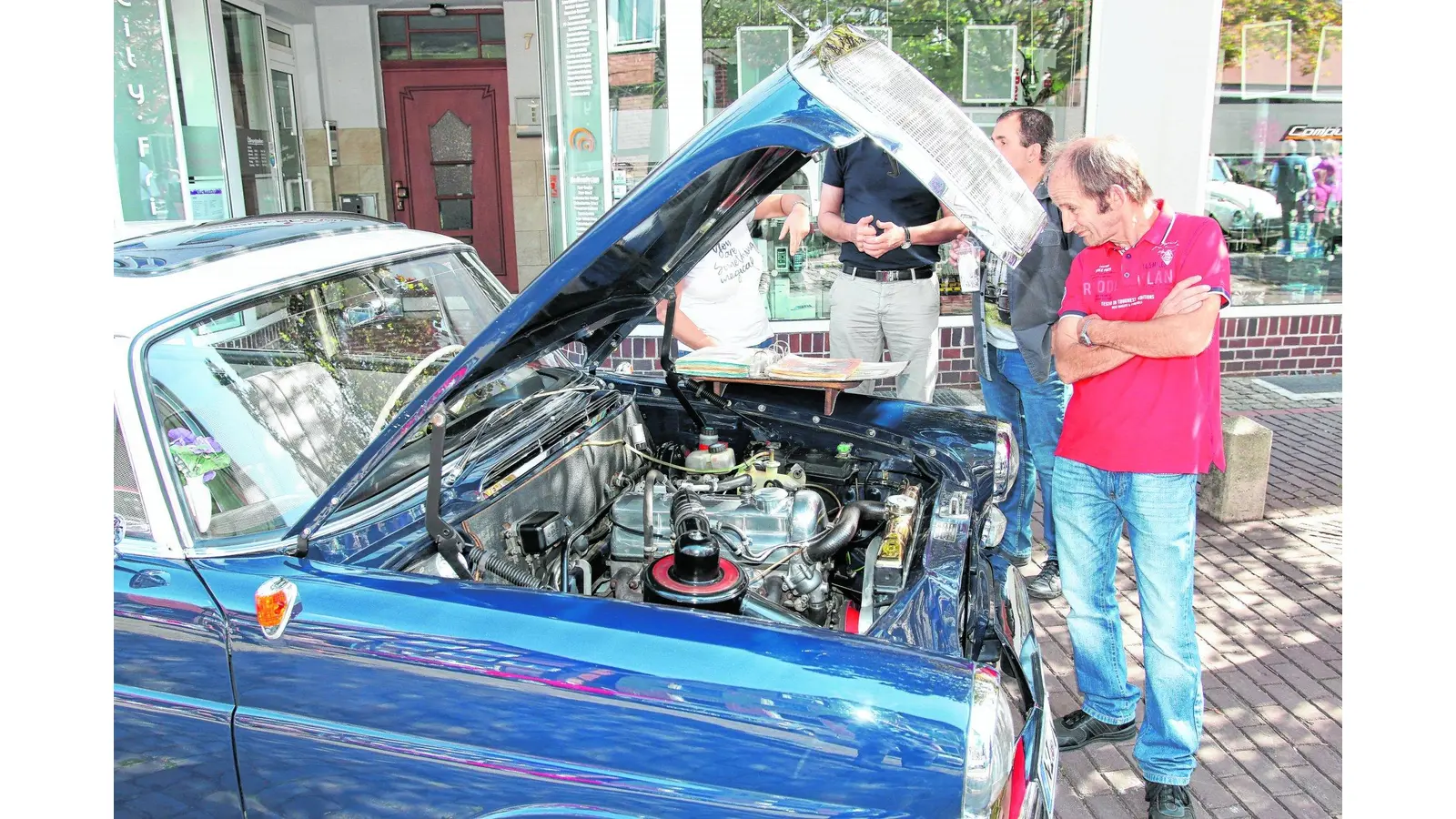 Tausende Besucher genießen die Faszination Auto in der Innenstadt (Foto: bb)