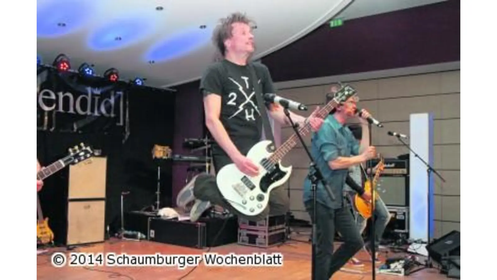 Volldampf vor und auf der Bühne (Foto: bb)