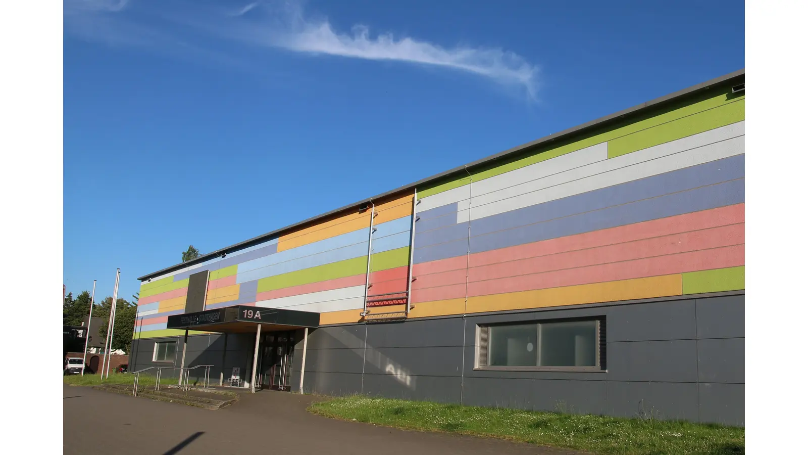 Die Festhalle soll an einen Investor übergeben und von diesem saniert und vermarktet werden.  (Foto: bb)