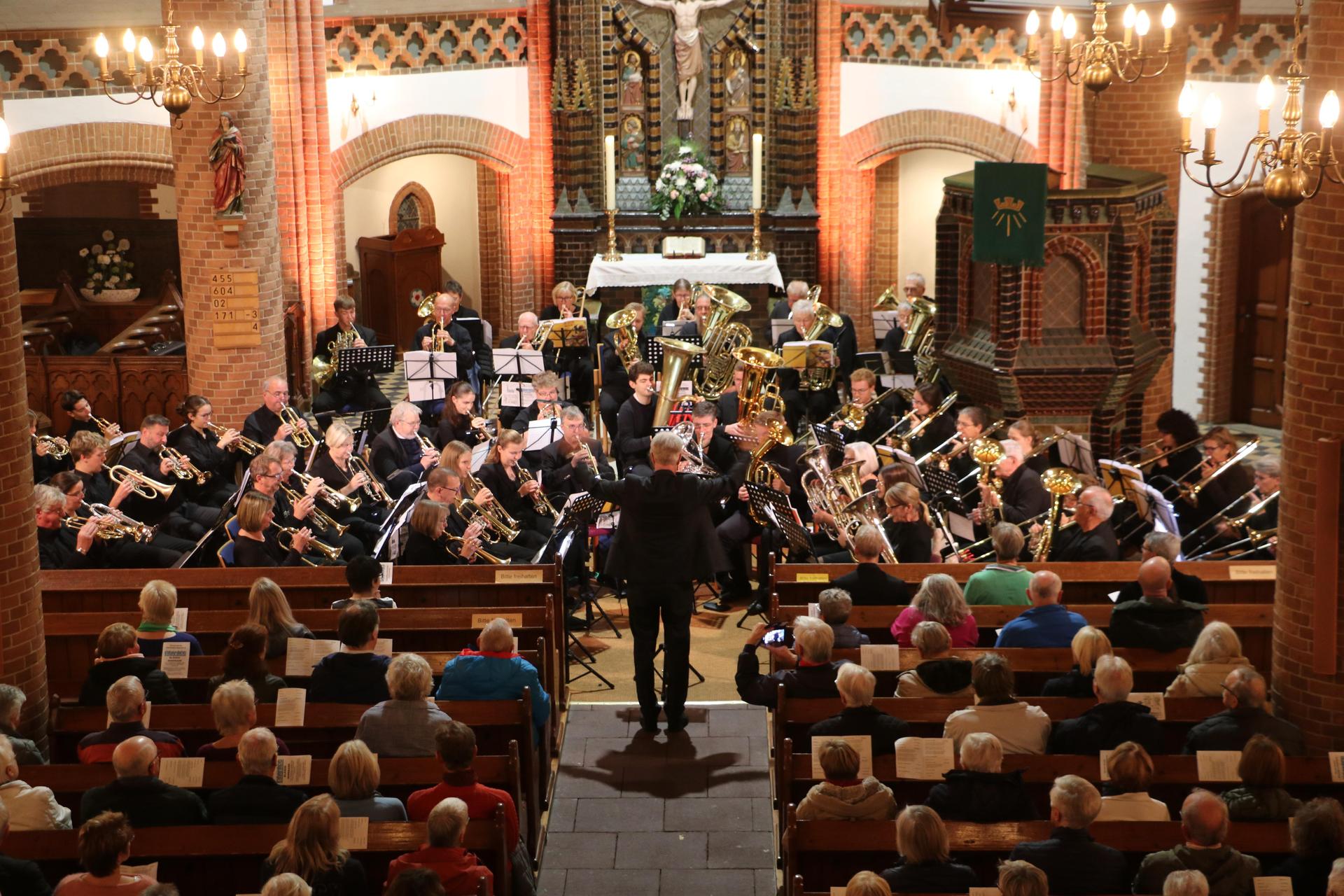 Bilderimpressionen zum 100-jährigen Jubiläum des Posaunenchores Altenhagen-Hagenburg. (Foto: gi)