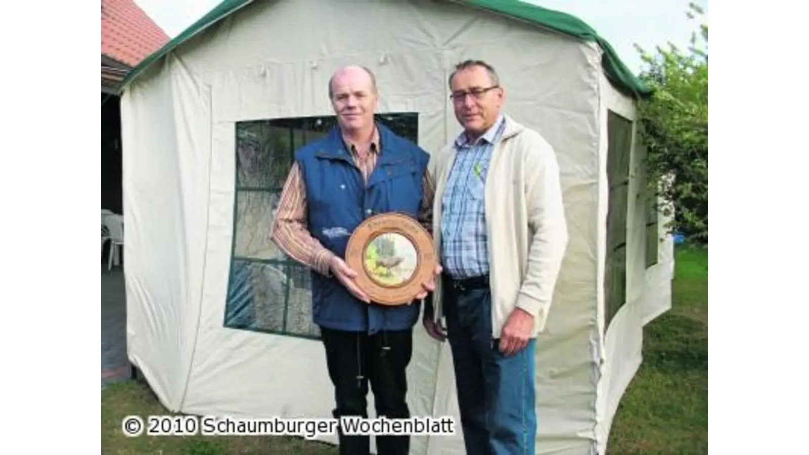 Dirk Wilkening erhält Ehrenscheibe (Foto: em)