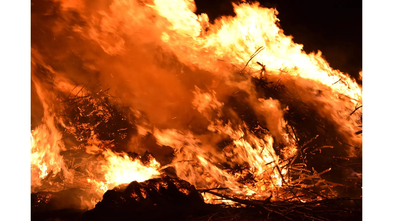 Zahlreiche Osterfeuer wird es im Stadtgebiet Bückeburg geben. (Foto: privat)