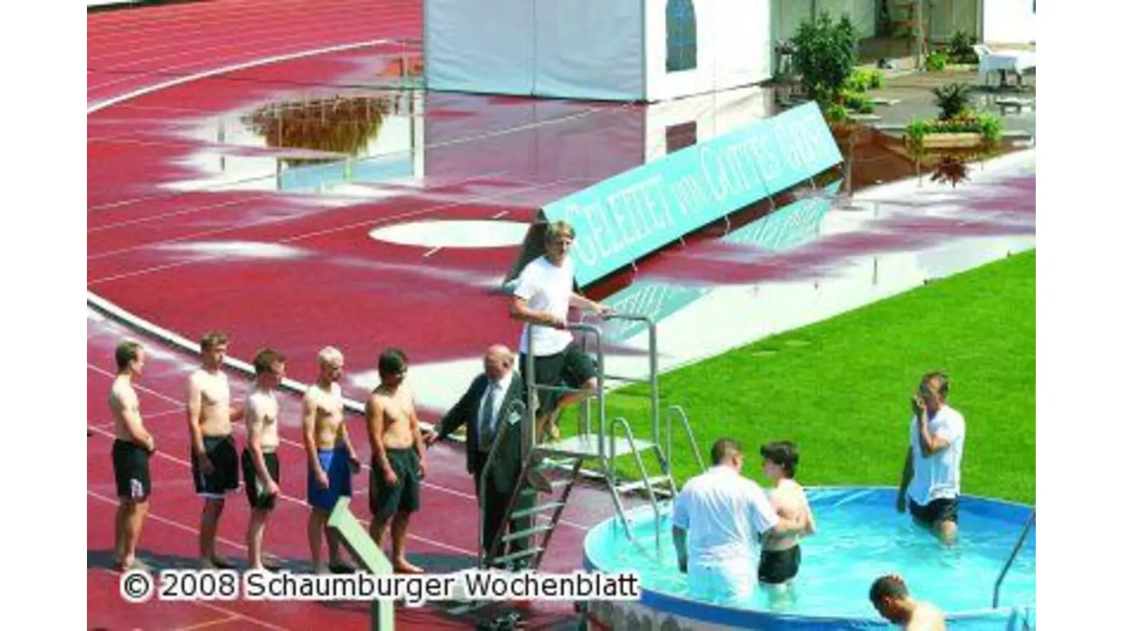 Tausende besuchen Kongress der Zeugen Jehovas im Stadion (Foto: red)